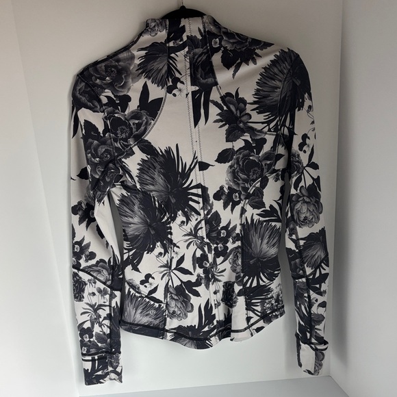 lululemon athletica Monochrome Floral Utility Jacket - Picture 6 of 9